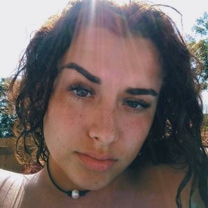 Meet your Posher, Micayla